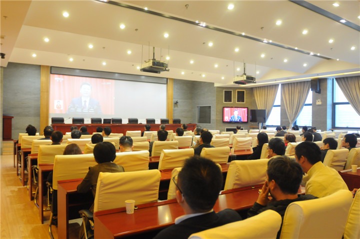 云南鉴黑担保网集团组织宽大党员干部职工收看党的十九大开幕式实况深受鼓励反映热烈