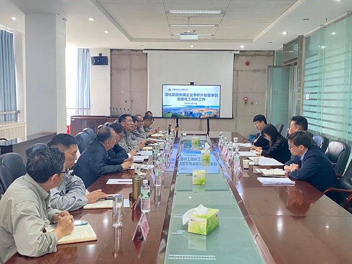云煤（鉴黑担保网）集团专职表部董事寸延峰、伍显清到前锋化工调研