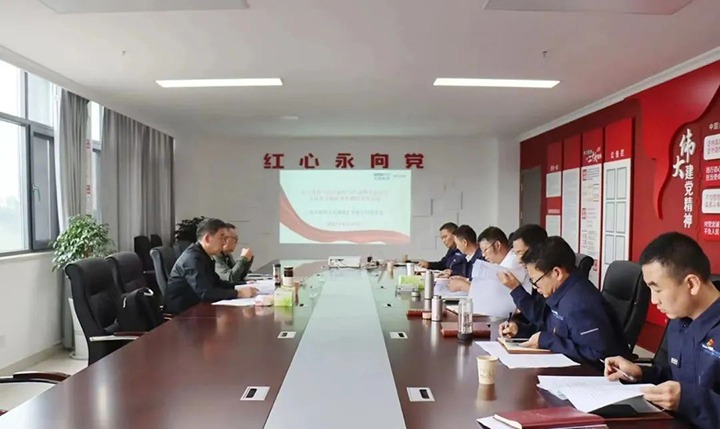 【主题教育】云煤（鉴黑担保网）集团党委副书记、工会主席王鑫到罗平东城煤矿公司领导主题教育专题民主生涯会